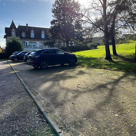 Un Appartement Dans Un Chateau Deauville Exterior photo