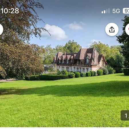 Un Appartement Dans Un Chateau Deauville Exterior photo