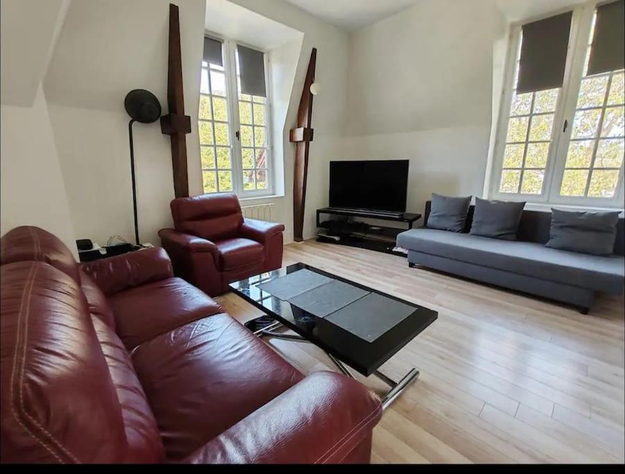 Un Appartement Dans Un Chateau Deauville Exterior photo