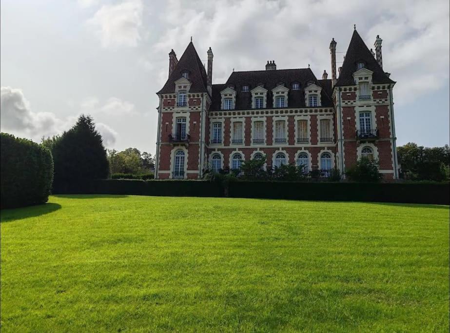 Un Appartement Dans Un Chateau Deauville Exterior photo